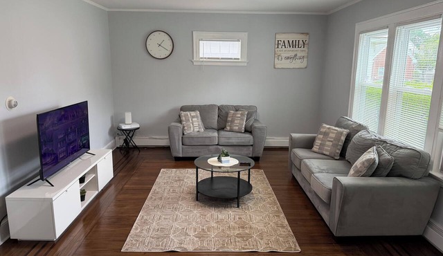 Spacious 1BR,2 Bloks to Beach+Parking in West Haven