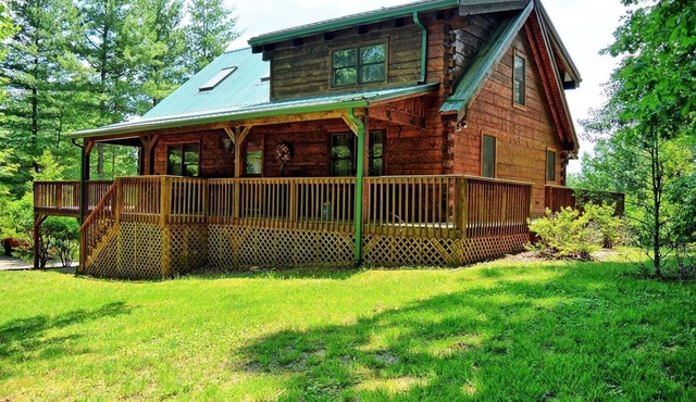 Spacious 4-bedroom cabin in Jefferson, NC, perfect for family getaways!