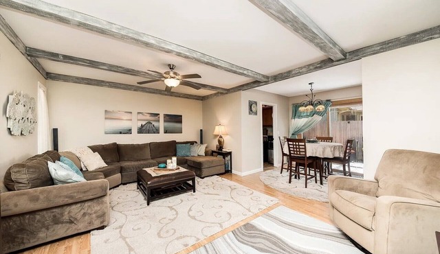 Spacious 5-bdrm w 7 beds/2.5 Bath Ranch Home/WiFi/Pet Friendly/Quiet Street