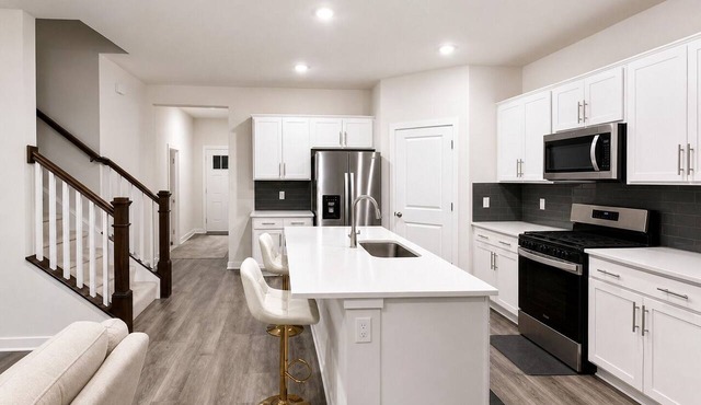 Spacious 5BR Upper Home Near DC, National Harbor & Joint Base Andrews in Waldorf