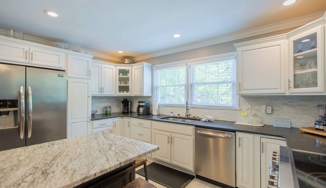Spacious 6BR w/Firepit, Porch, Prime Location