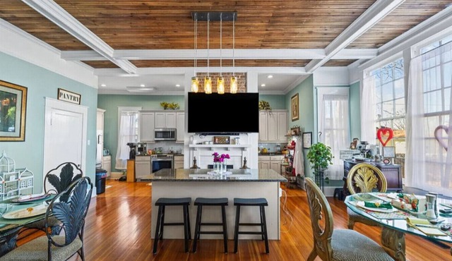 Spacious Anderson Retreat | King Bed & Private Yard