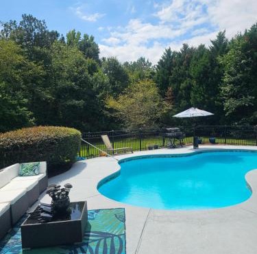 Spacious Atlanta Home With Private Pool in Glenn Devon