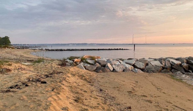 Spacious beachfront home with decks, gas grill, wet bar, gas fireplace, and W/D