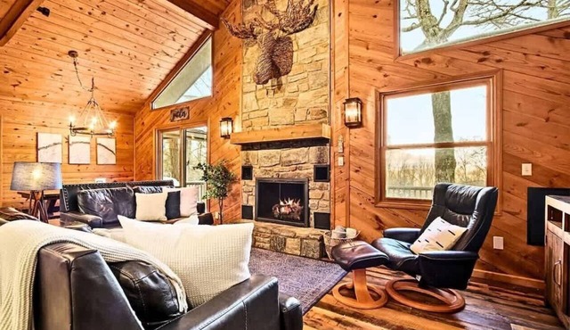 Spacious Cabin w/Hot Tub Close To Ski Lifts
