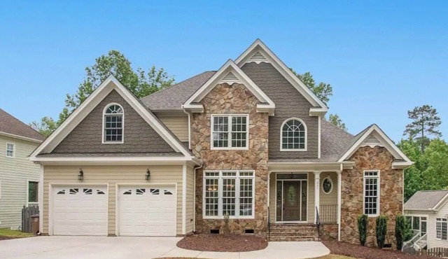 Spacious Home, Dedicated Workspace, Screened Patio, Spacious, Modern in Wake Forest