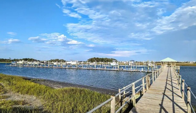 Spacious home, waterfront community