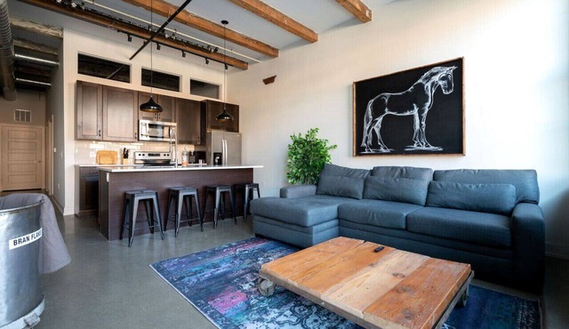 Spacious Industrial Flat - Short North