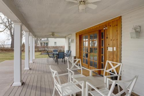 Spacious Lakefront House w/Backyard Fire Pit in Monroe
