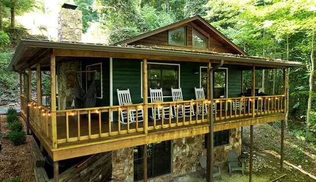 Spacious Lakeside House with Hot Tub for Glamping in Topton, North Carolina