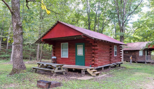 Spacious Log Cabin, Fire Pit & Shared Pool
