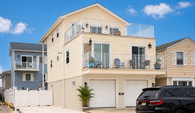 Spacious Luxury Family Beach House 4BR, Game Room & Sundeck in Seaside Heights