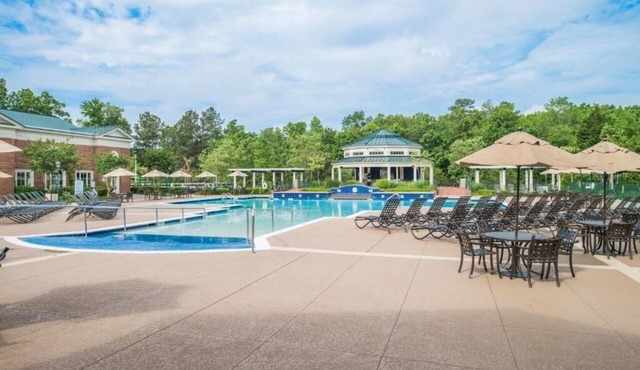 Spacious Retreat – 2 Units for Family Stay + Pools & Sports Facilities
