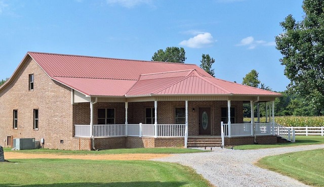 Spacious, secluded 4-bedroom house, just minutes from Reelfoot Lake State Park in Hornbeak