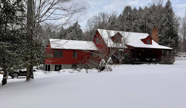 Spacious Villa - Windham Town | 6BR, 4 BA, XL Pool, Hot Tub & Cinema, Gardens in Windham