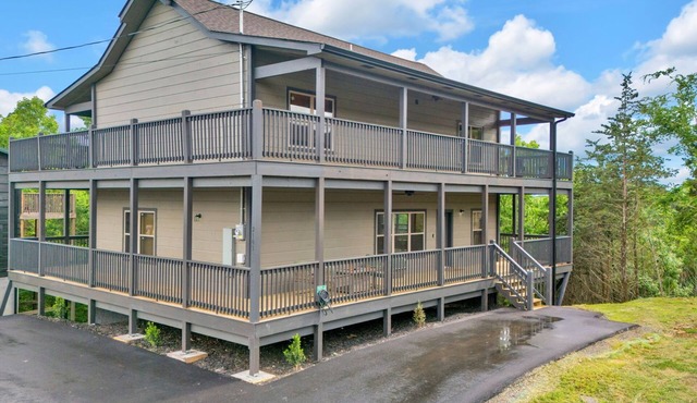 SpaciousWrapAroundDecks/Sleeps20