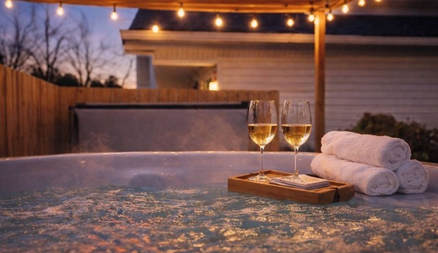 Speakeasy-Walk to Downtown Murf, Hot Tub, Fire pit