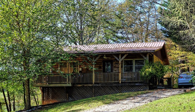 SPECIAL *Sept. 13th- Oct. 4th 20% off* This cabin is perfect for you!