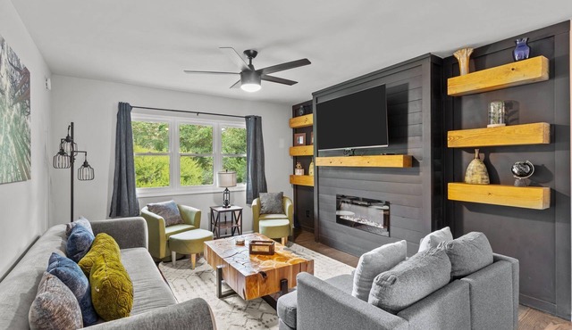 Spectacular 4 Bedroom with Outdoor Oasis! No Cleaning Fee