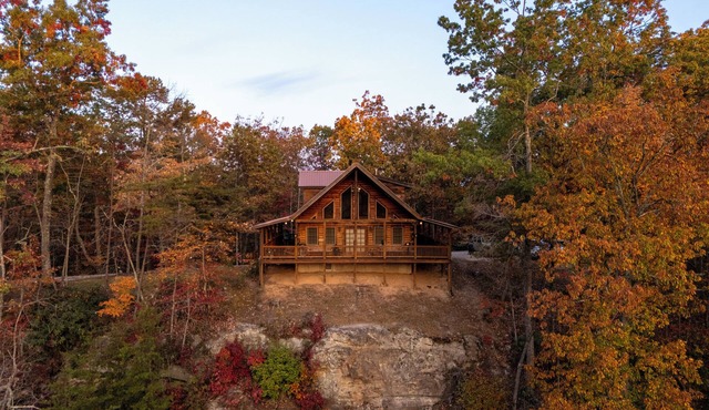 Spectacular Cabin-40 Acres, Hot Tub, 3 Sided Porch, Rec Room-RRG & Nat. Bridge