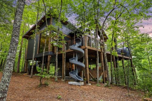 Spectacular Cabin with Incredible Living Areas Cherry Log, Georgia