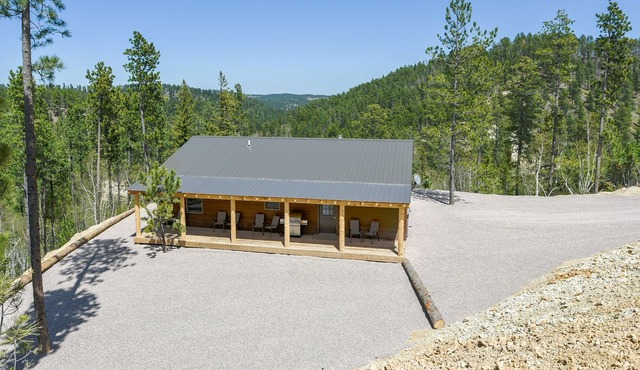 Spectacular Views From This Newly Built 3BR Hilltop Home outside Deadwood in Lead