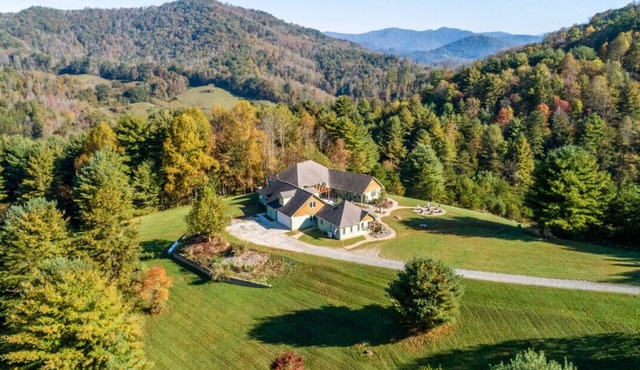 Spring in Mtns Villa at Stony Woods near Asheville Pet Friendly in Marshall