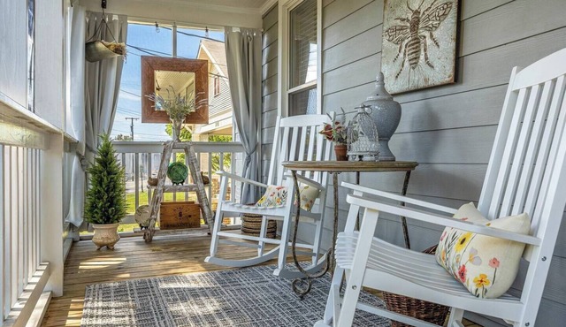 St. Elmo Bungalow - Mtn Views! *Monthly Stays*
