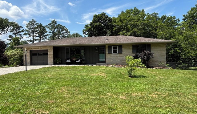 Stadium Stroll | Perfect for Football | 4 BRs · 2 Baths · Sleeps 14 in Bloomington