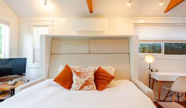 Star Studio, A Garden Retreat near University of Oregon in Eugene