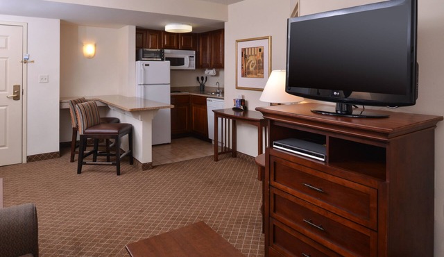 Staybridge Suites Indianapolis-Airport by IHG