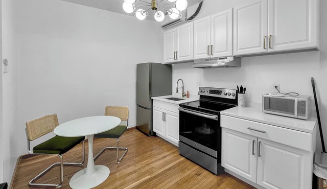 Steps from the Harbor: Stylish 2-bedroom Little Italy stay, walk everywhere in Baltimore