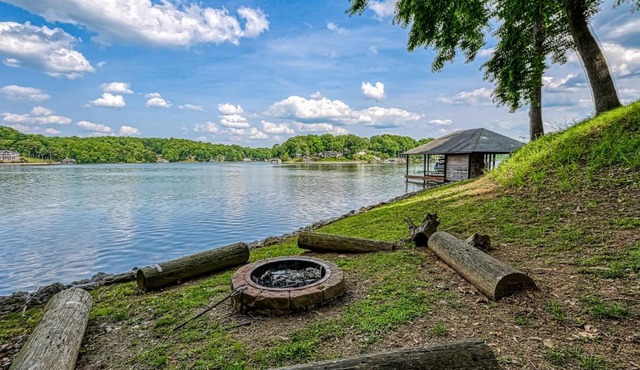 Still Waters - Lakefront luxury home with views, dock, home theater & game room