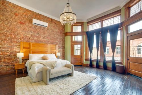 Studio w/Private Balcony in Downtown Marshall! in Marshall