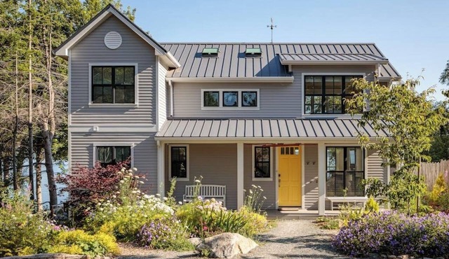 Stunning 4BR Waterfront Home in Eastsound with Private Sauna and Beach Access in Eastsound