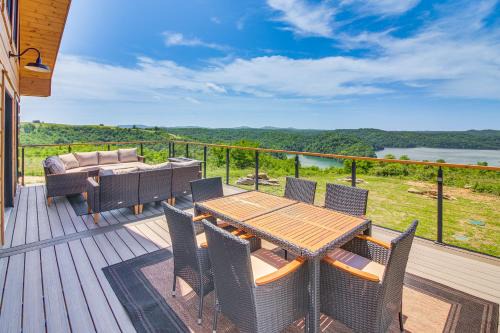 Stunning Celina Home w/Hot Tub, Views & Fire Pit!