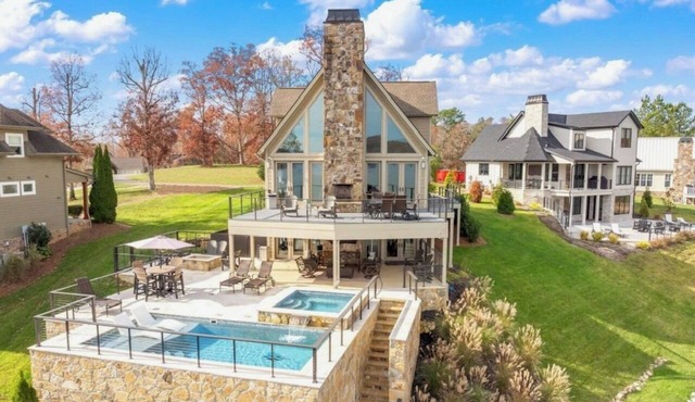 Stunning Mountain VIEWS! Lakefront Luxury w Pool, Spa, Kayaks & Deep-Water Dock