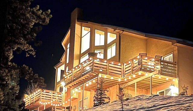 Stunning Pikes Peak Views, BEAUTIFUL, full 1200 sq. ft. 2 Bedroom Apartment! in Divide