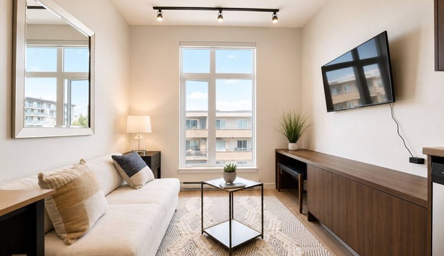Stylish 1BR Condo in Sidney | Near YYJ & Marina in Sidney