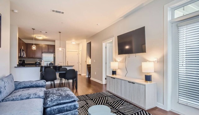 Stylish 2-bedroom in the Gulch - Walk to Nashville's hot spots!