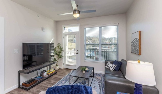 Stylish Retreat | Only 2miles to UC & Downtown Life