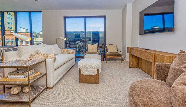 Stylish Summit Hill Stay | Balcony + Walk DT