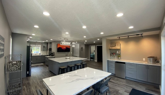 Suites on Cedar - Modern, RiverLakefront Home! in Oronoco