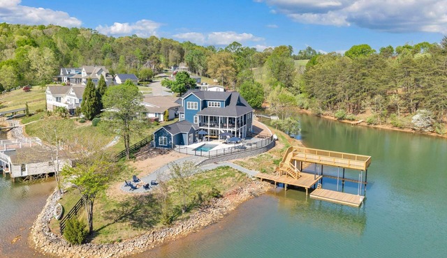 Sunset Point Estate. Luxury w/Covered Porches, Heated Salt Pool, Hot Tub, Dock!