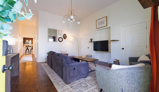 Superb 3-bedroom house with AC in charming Louisville