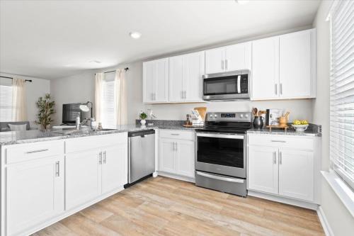 Superhost Modern 3BR Coasta Retreat Near OIB