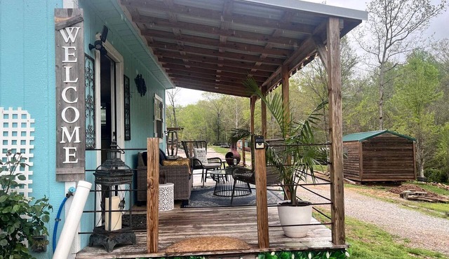 Sweet Tiny House Perfect for a Romantic Retreat in Alabama