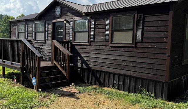 Tennessee River Cabin/Tiny House Close to the River! Fully furnished. Big Bed!