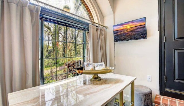 Terrace Suite · Terrace Suite - Private Flat in Historic Manor.