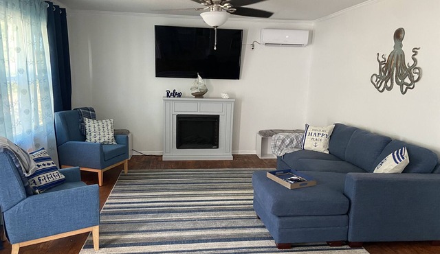 The Blue Bungalow, 3 min.from KY Lake, Green Turtle Bay Resort and Patti’s Rest.